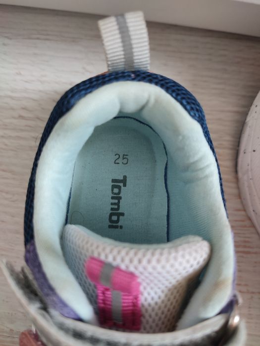 Кроссовки на девочку