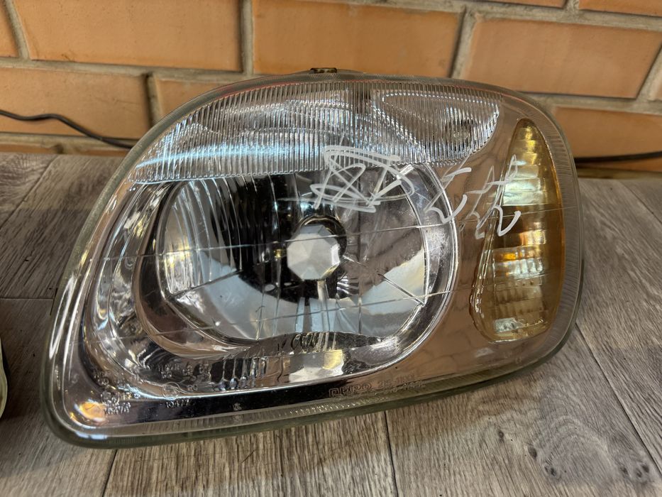 Фары на Ниссан Микра