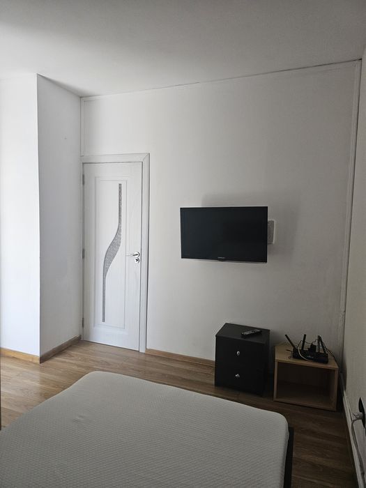 Inchiriez apartament cu 1,5 camere - zona Complex