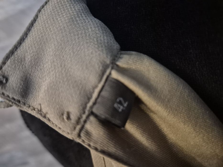Rochie K Woman bej/kaki cu decolteu bijuterie, brodat cu mărgele și paiete – mărime 42