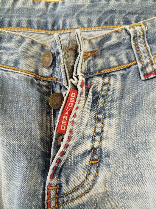 Мъжки дънкови къси панталони DSQUARED номер 46,накъсани