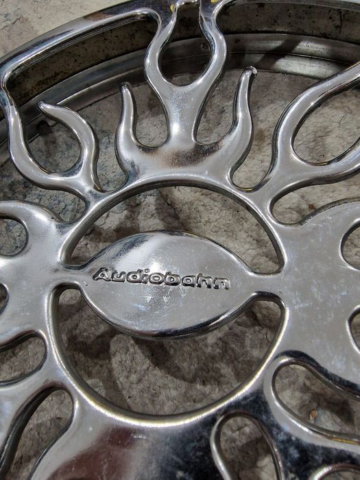 Гриль, защитная решетка на сабвуфер