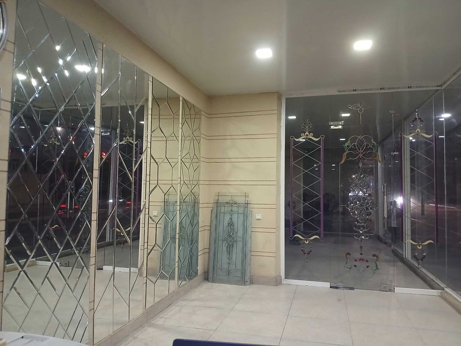 Zerkala rombik tosh oyna