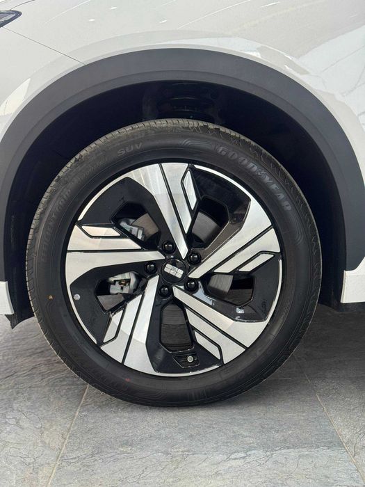 Geely EX 5 Max EV full nalichida rassrochkaga