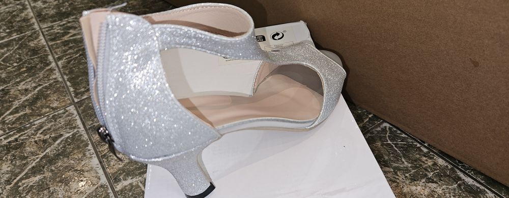 Продавам официални сандали сандали