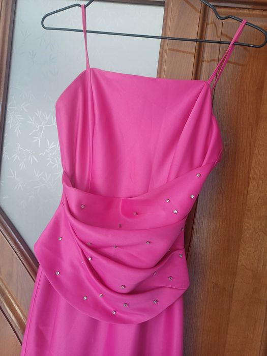 Rochie de ocazie roz purtată o singura dată