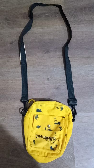 Маленькая жёлтая сумочка