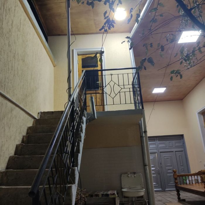 Хазора Спитамен шох кучасида ховли ижарага берилади.