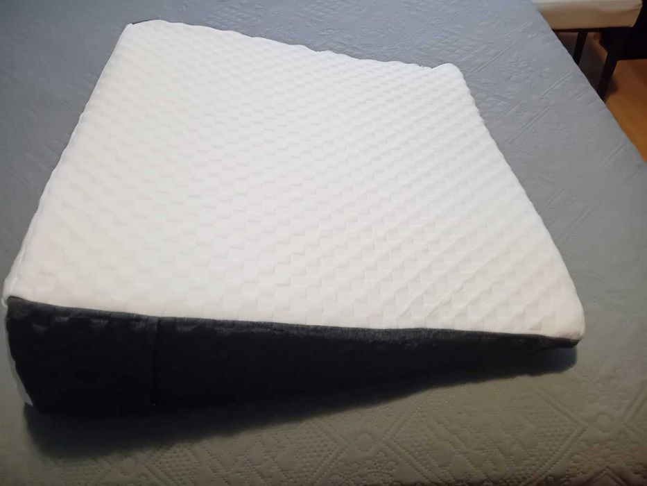 Триъгълна възглавница