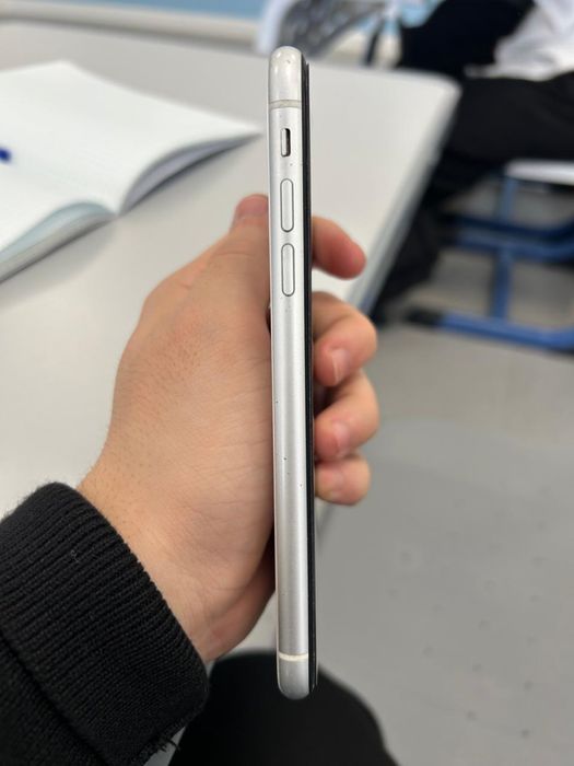 Айфон хр  64гб памяти