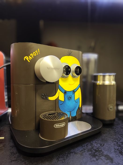 Espressor DeLonghi Nespresso Expert Personalizat Manual Minions