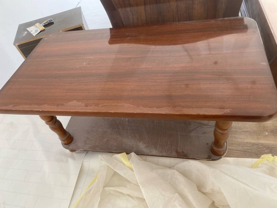 SROCHNA! stol sotiladi