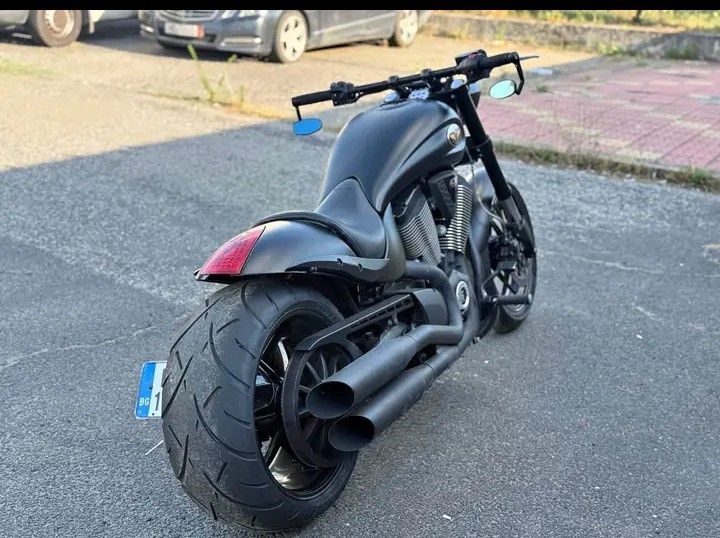 Продавам мотор  Custom