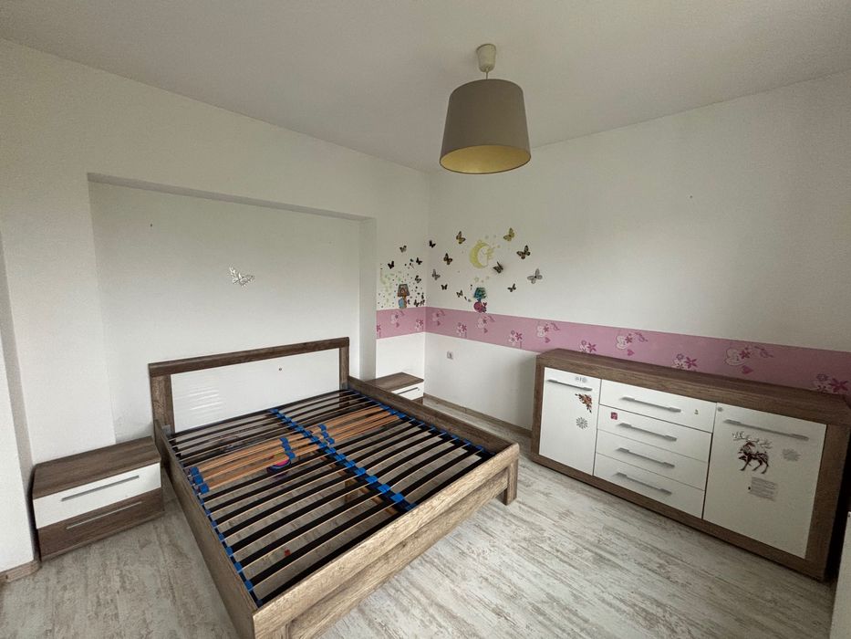 Самостоятелна къща с двор и гараж в Кюстендил