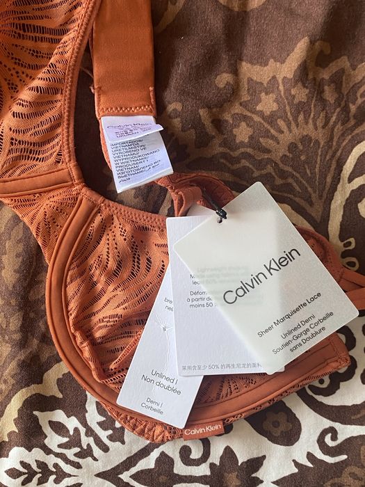 Ново сутиен Calviin Klein размер 80 В