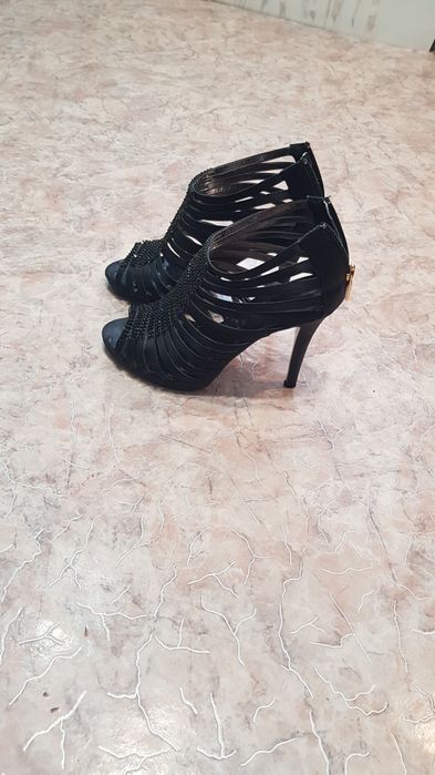 Продам женские туфли