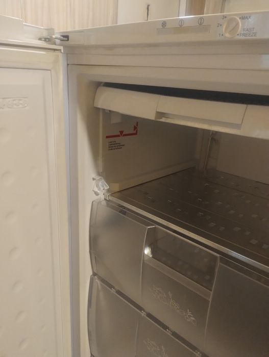 Вертикален фризер BEKO