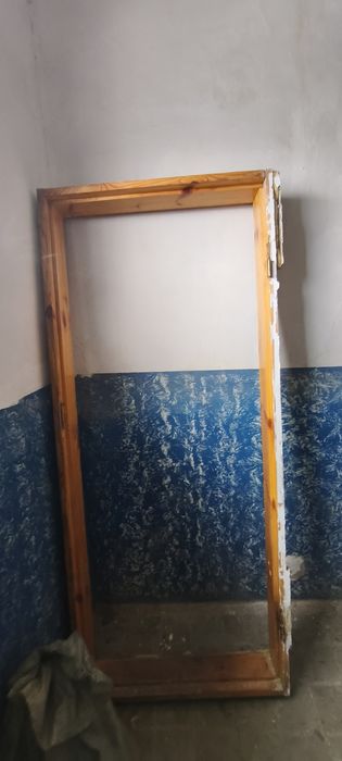 Железная и деревянные двери