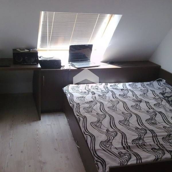 Маломерен тристаен апартамент в района на базар "Левски", с площ 50 кв