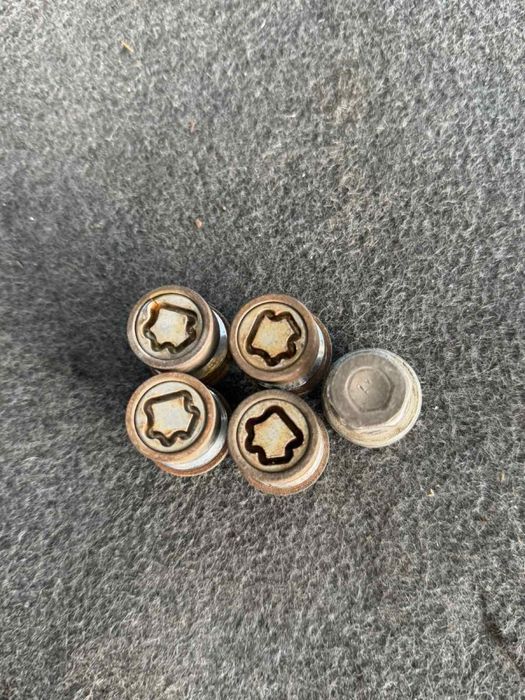 Секрет и секретни болтове за Toyota и Lexsus