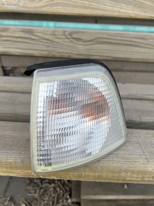 Левый поворотник ауди 80 оригинал