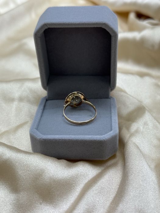 Золотое кольцо с фианитами