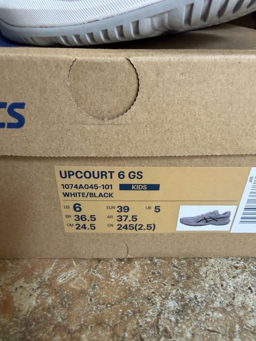Детски маратонки Asics 39 номер НОВИ
