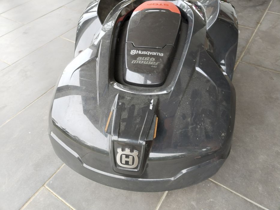 Robot de tuns iarba husqvarna auto mover 440