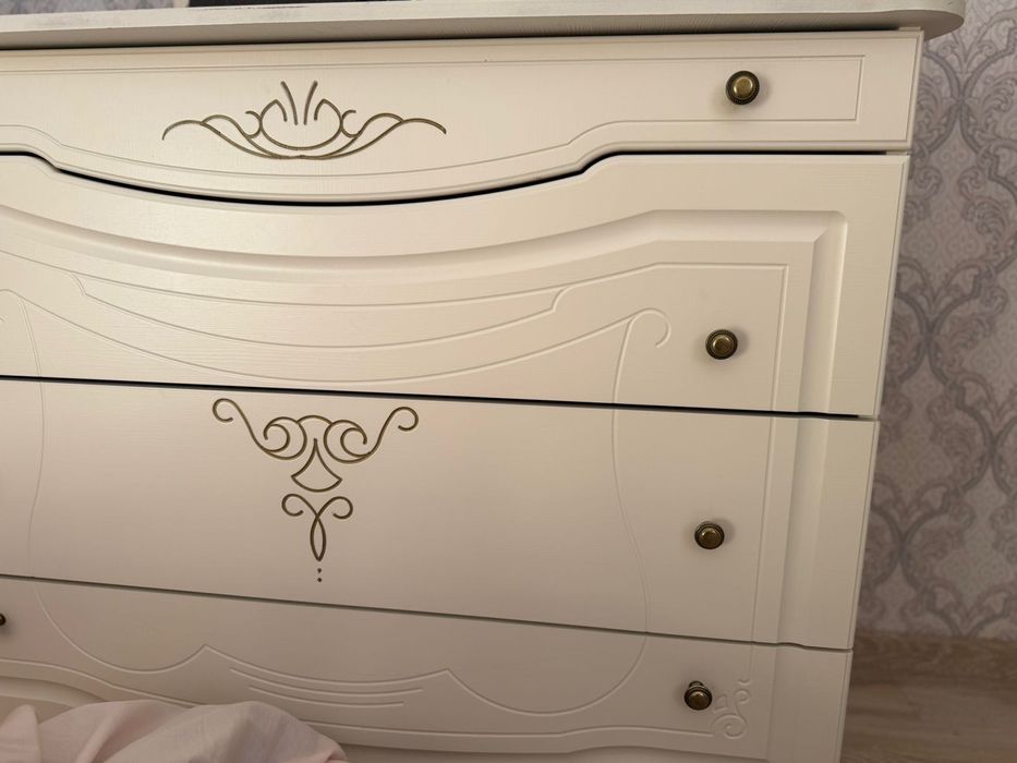 Продам спальный гарнитур