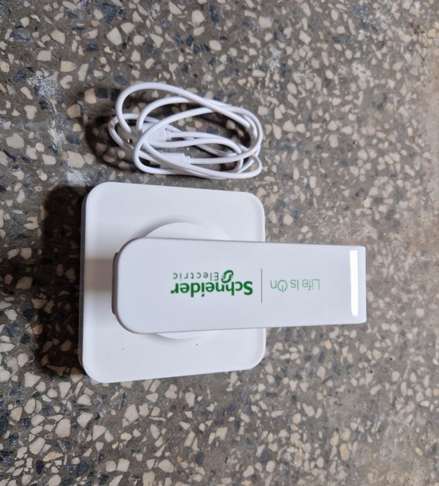 Безжично зарядно за телефон с UV-C УВ лампа стерилизатор, QI 10W, бял