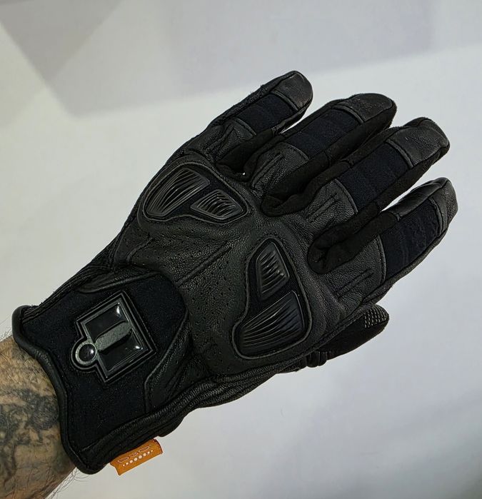 Vând echipament moto Icon | Cască, două geci, pantaloni, ghete, mănuși