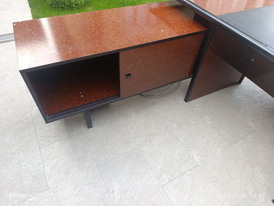 Продам директорский стол