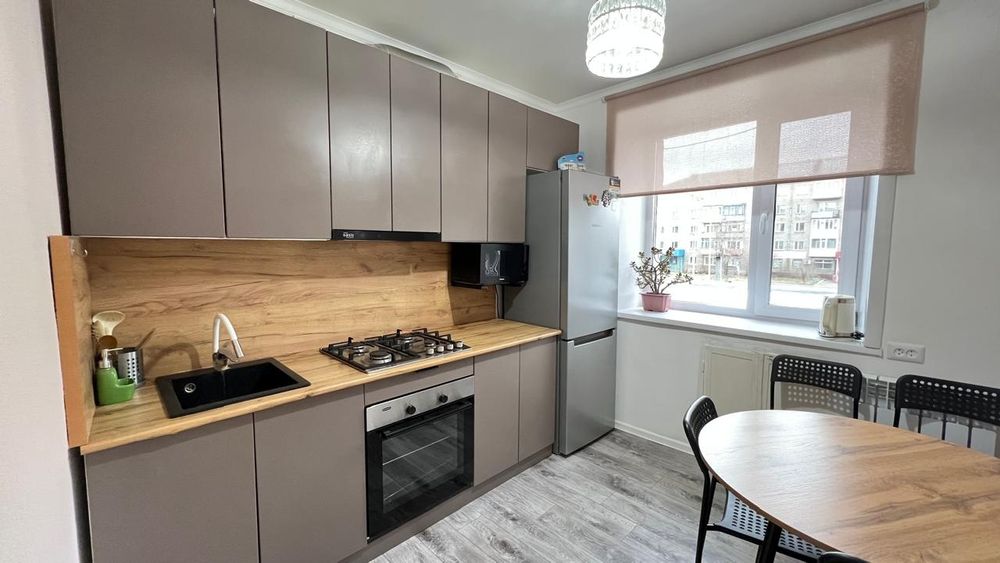 Сдам квартиру посуточно!чистая уютная с ремонтом в центре,2этаж