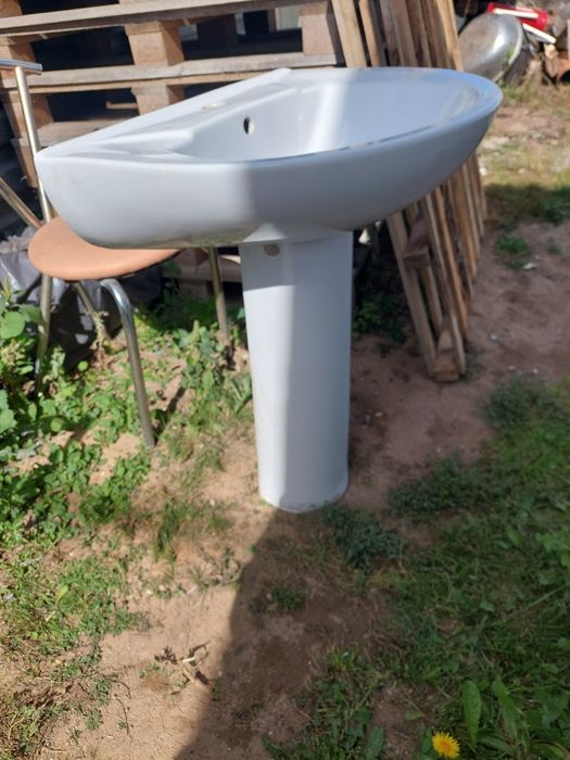 Раковина с пьедесталом