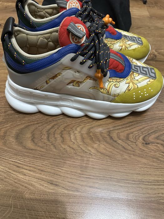 Versace chain reaction