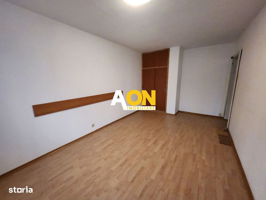 De vanzare apartament 3 camere, Cetate