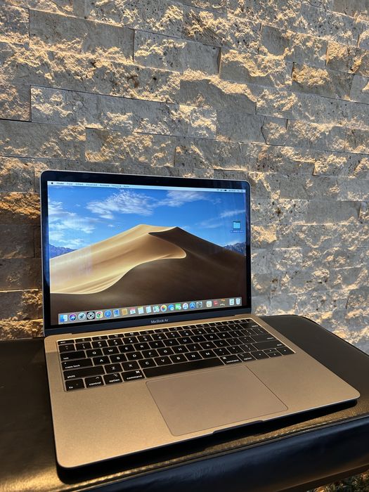 Vând MacBook Air Retina 2018