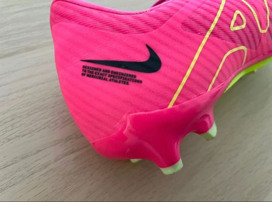 Ghete de fotbal Nike,  mărimea 42,5