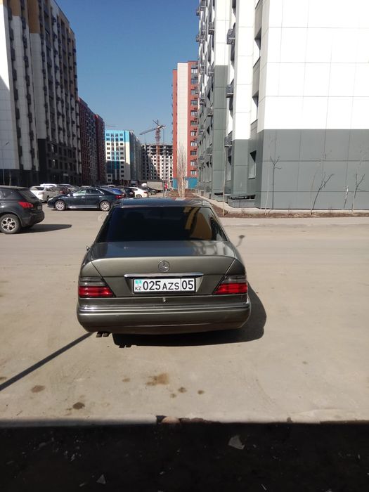 Продам мерс 124 машина