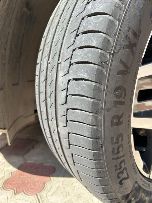 Продам автошины 235/55R19
