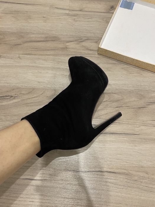 Замшевые ботильоны и туфли