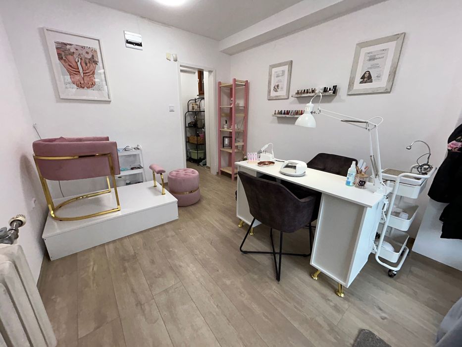 Маникюр и педикюр