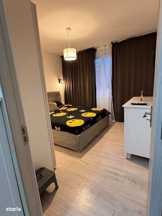 Apartament modern cu doua camere decomandat si loc de parcare, piata P