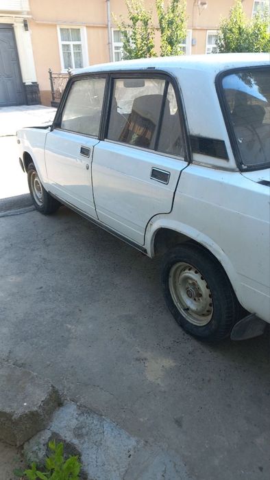 Vaz 2107 sotiladi srochna