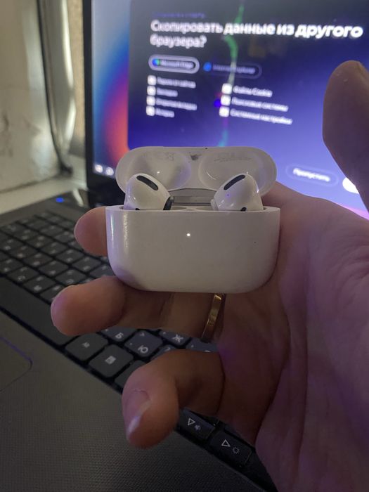 Продается кейс AirPods оригинал