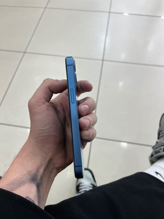 Продам айфон 13 на 256гигов