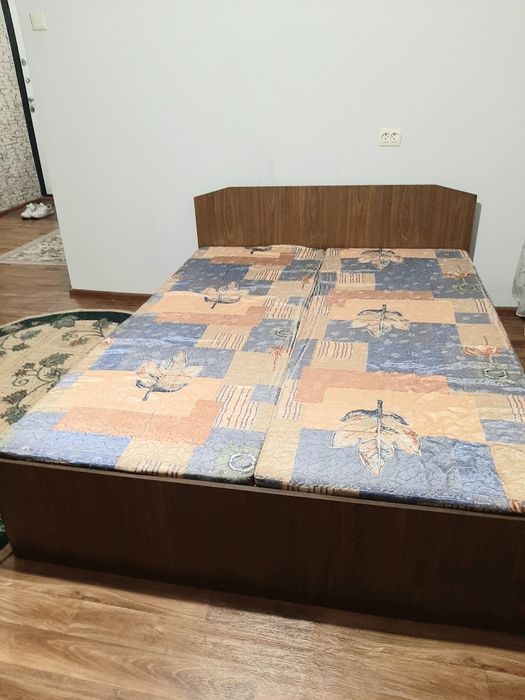 Двухспальная кровать