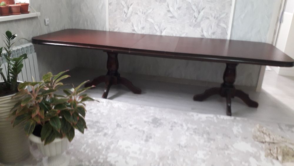 Стол кухонный гостивой