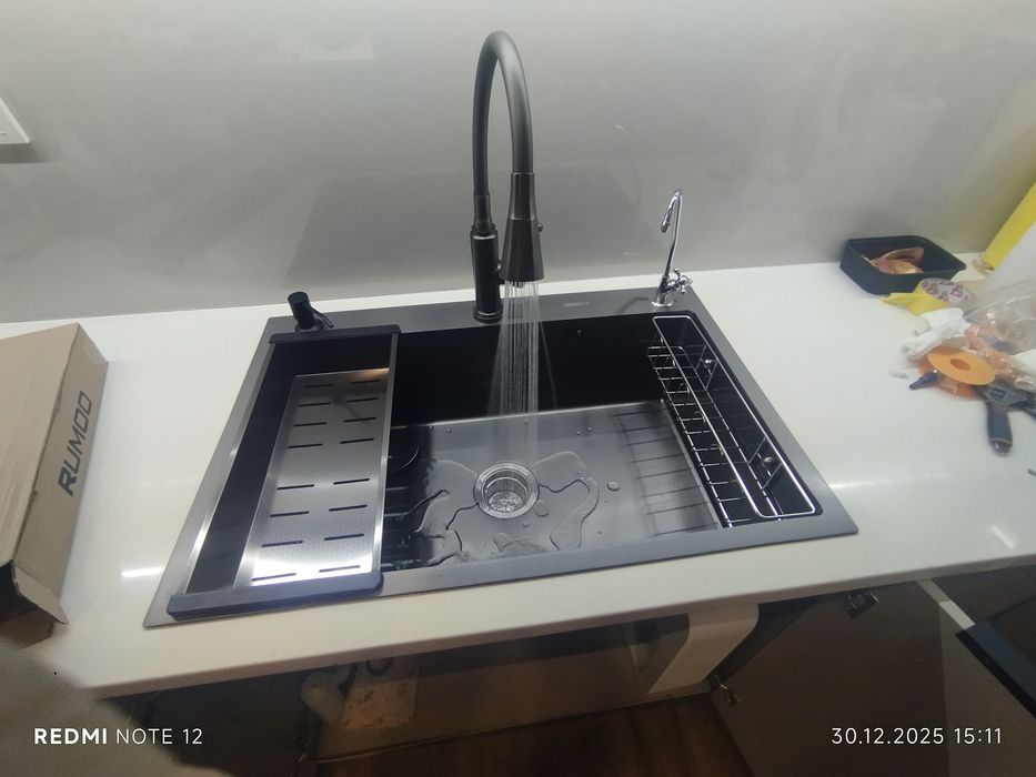 Кухонный мойки и смесители