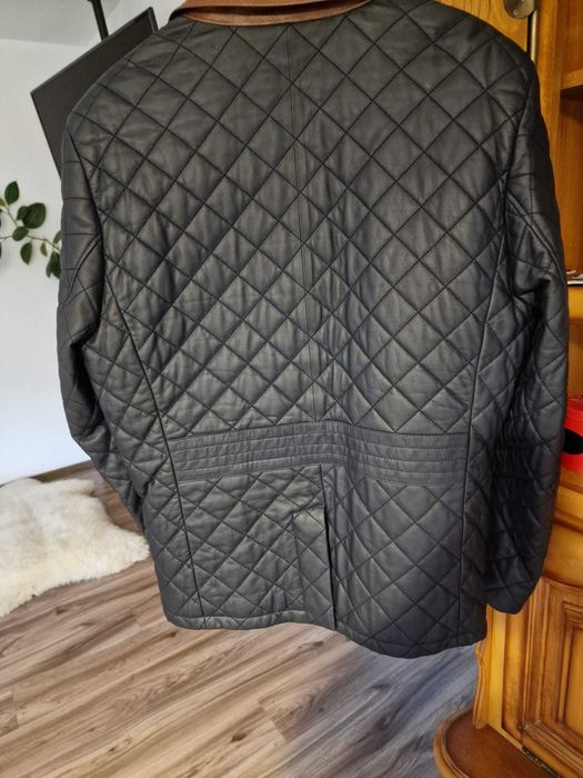 Scurta eleganta din piele
